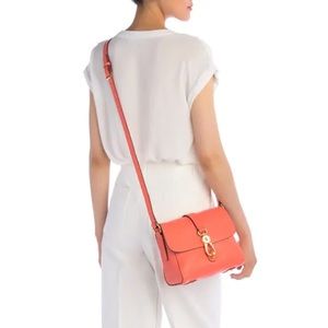 EUC Dooney & Bourke small Ashley leather crossbody